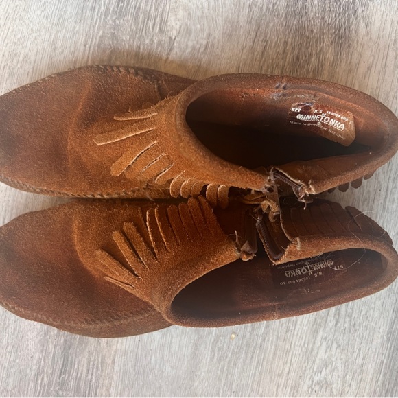 Minnetonka moccasins, suede, w/ fringe, ankle fit - Picture 5 of 6